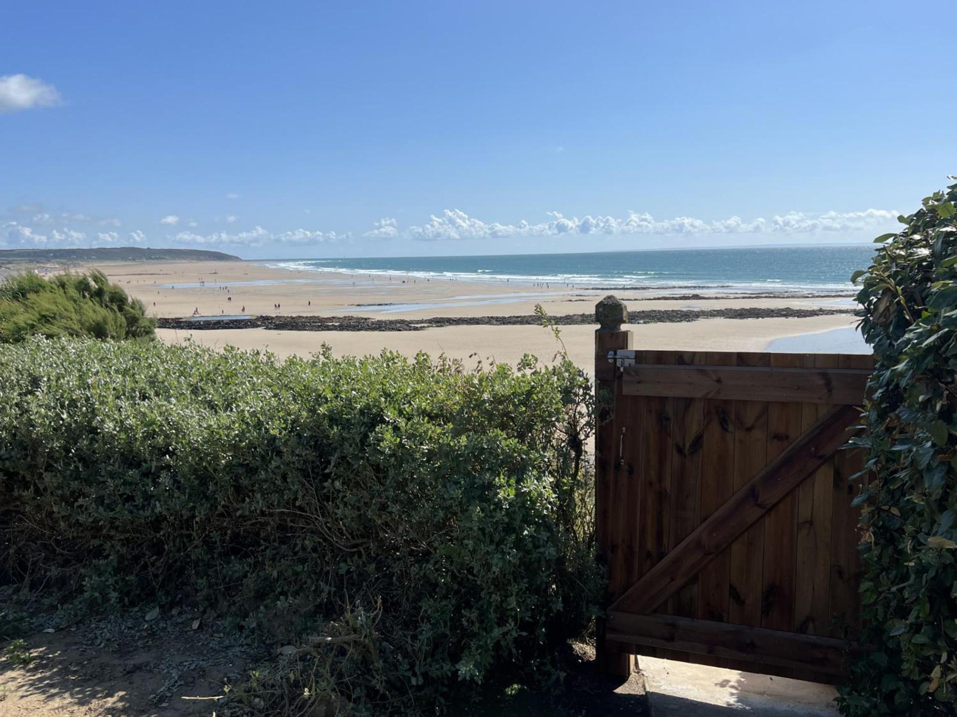 Le Bruit Des Vagues Villa Les Pieux Екстериор снимка